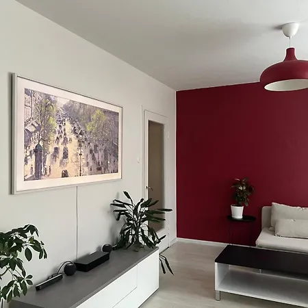 Apartment Modern One-bedroom Apartment, Perfect For A Business Or Leisure