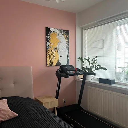 Modern One-bedroom Apartment, Perfect For A Business Or Leisure *